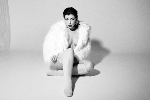 Comment intégrer des pièces vintage dans une garde-robe contemporaine ?